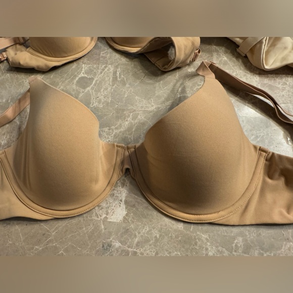 SKIMS FITS EVERYBODY
PLUNGE BRA - Picture 3 of 11